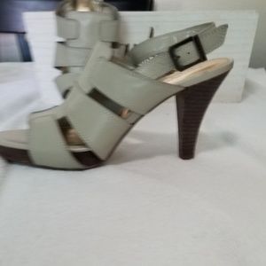 Simply Vera Vers Wang Ursa Buff Leather Heels S/7M